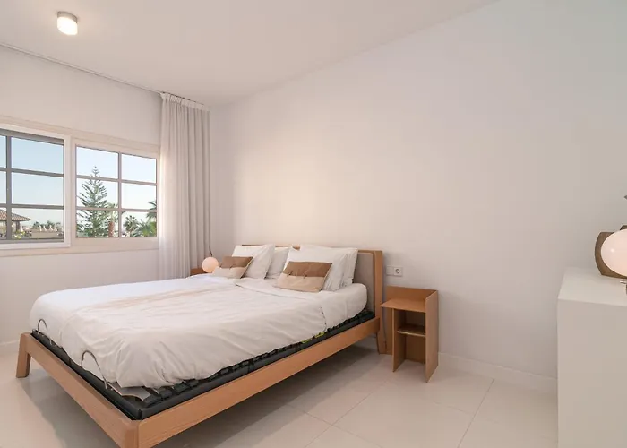 Luxurious In Terrazas Del Duque 아파트 아데제