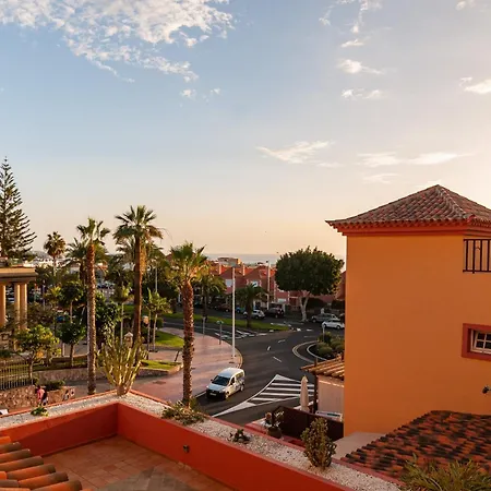 Апартаменты Luxurious In Terrazas Del Duque Адехе